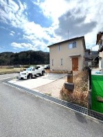 ・パナホーム施工のお家
・太陽光パネル(4.8kW)設置
・平成25年3月新築
・南東角地
