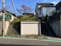 車庫付き売り土地　更地　約44.44坪　前道約6.9ｍ