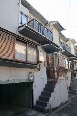 ☆京都ファミリー徒歩４分でお買い物楽々
☆天井収納庫あり
☆駐車場・倉庫あり