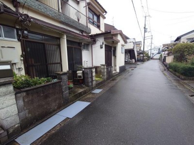 室内キレイにお使いです
令和7年12月　屋根補修、バルコニー防水施工　室内一部天井張り替え

