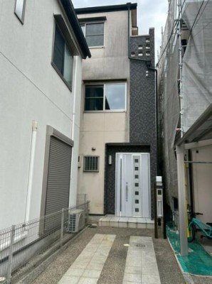 ☆駐車場あり
☆前道６ｍ
☆３階建