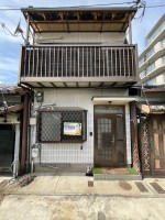 西大路駅まで徒歩８分　オール電化住宅　南向き　天井裏収納庫有　平成2年建築